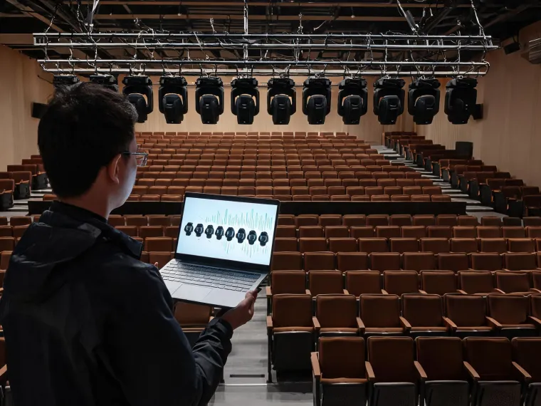 Loudspeaker array prediction correlated in venue
